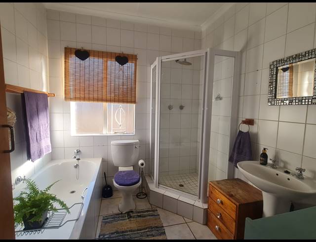 3 BEDROOM TOWNHOUSE TO LET IN LANGENHOVENPARK